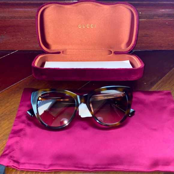 Gucci(authentic) Sunglasses GG0460S-004 53 - Picture 2 of 11